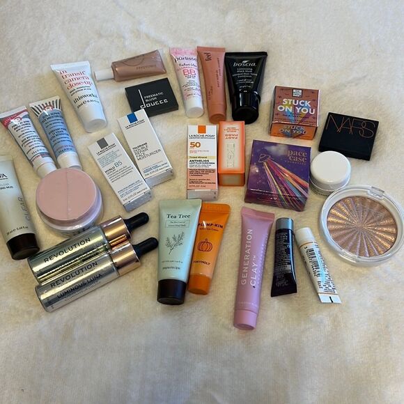 NEW 26 Beauty and Make-Up Items - Mostly Sample and Some Full Size - Picture 1 of 8